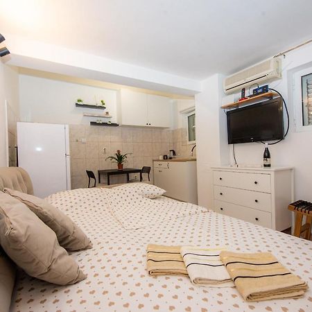 Studio Apartment Silva Kotor Bagian luar foto