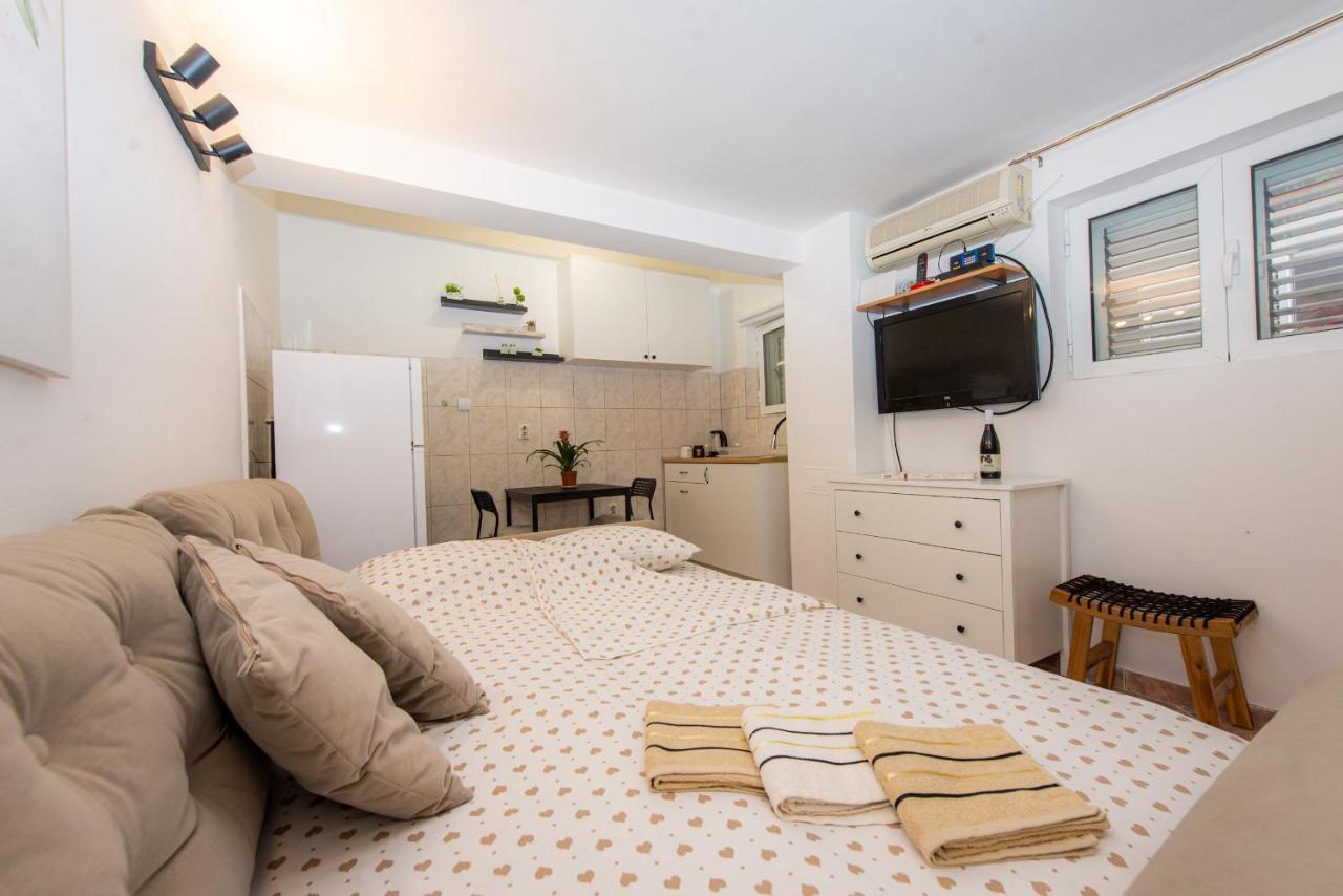Studio Apartment Silva Kotor Bagian luar foto