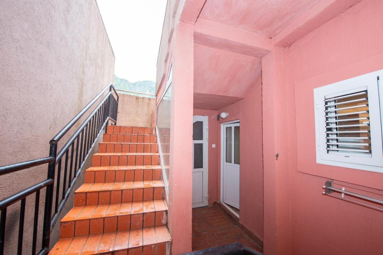 Studio Apartment Silva Kotor Bagian luar foto